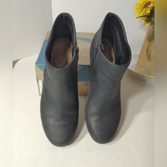 CLARKS Unstructured Lindel Ankle Boots - Picture 4 of 12